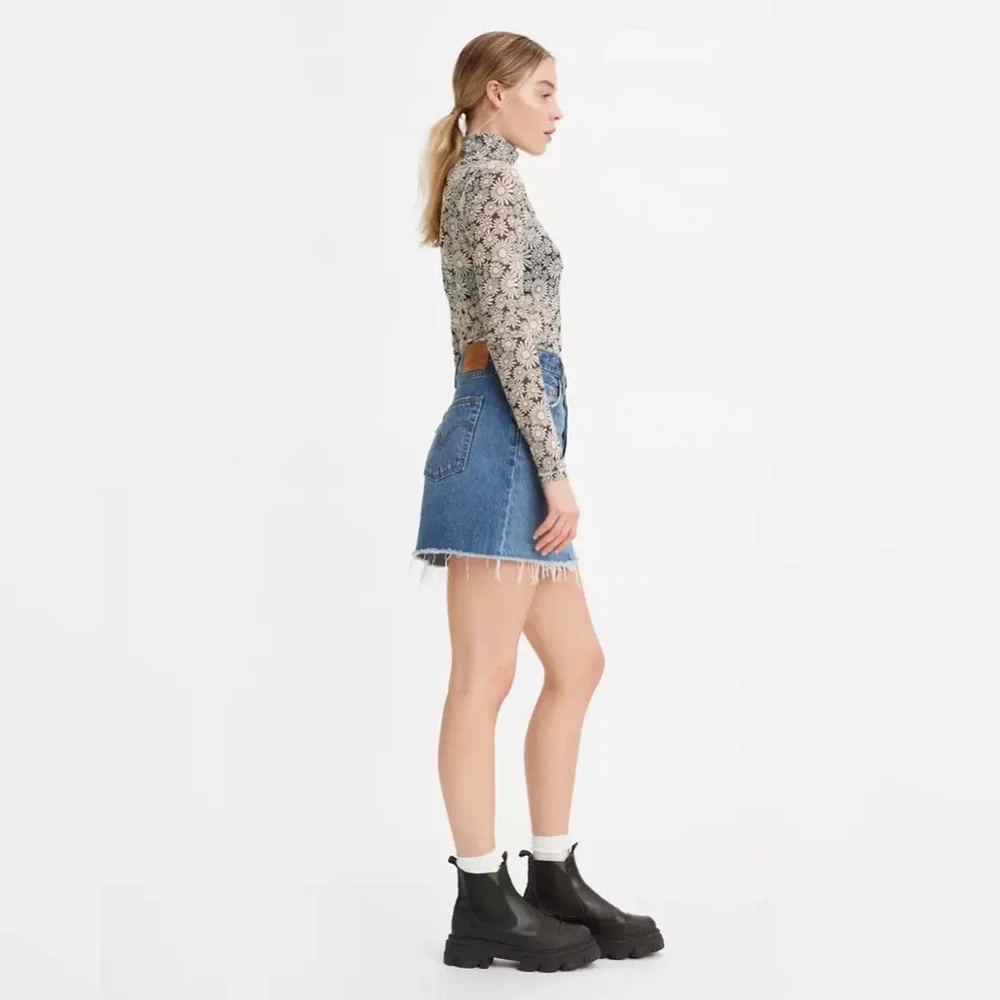 Levi’s Ribcage Denim Skirt - Picture 3 of 4